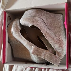 Dream Pairs sliver glitter